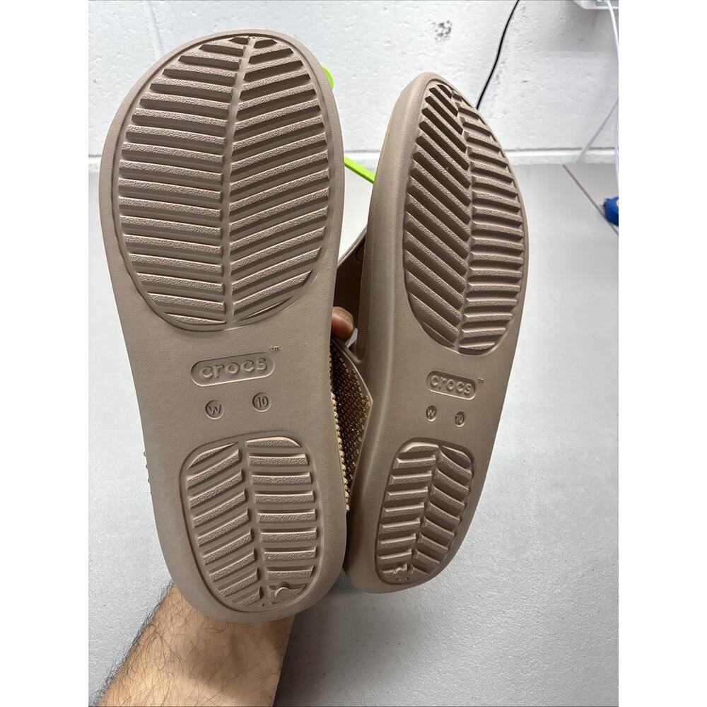 Crocs Getaway Gems Triangle Flip, Color Latte Size W10 212335-2Q9 New With Tags - Picture 6 of 6